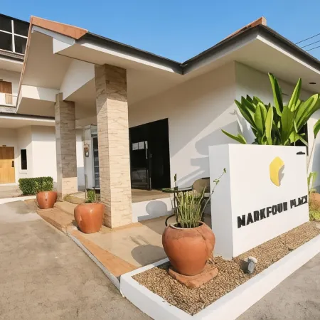 Mark Four Place Hotel