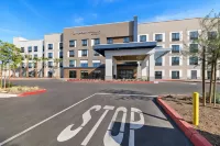 Hampton Inn & Suites by Hilton Corona Các khách sạn gần Metrolink- North Main Corona Station