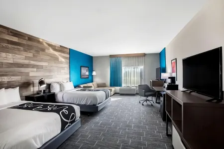 La Quinta Inn & Suites by Wyndham Pittsburg Отели рядом с достопримечательностью «Джейси Баллпарк»