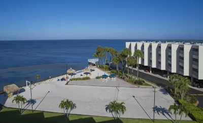 Oceans Pointe, an inspired Bayview condo, Htd Pool Отели в г. 