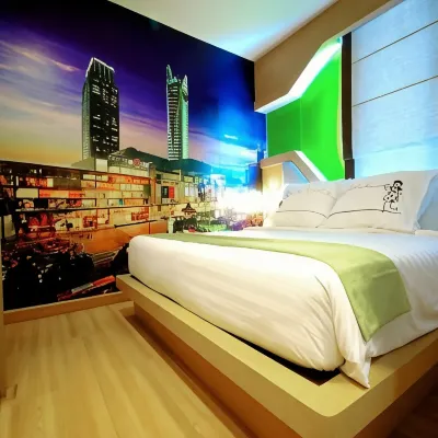 Ds67 Suites Отели рядом с достопримечательностью «Станция надземного метро Phra Khanong»