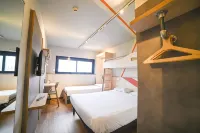Ibis Budget Poitiers Site du Futuroscope - Pools