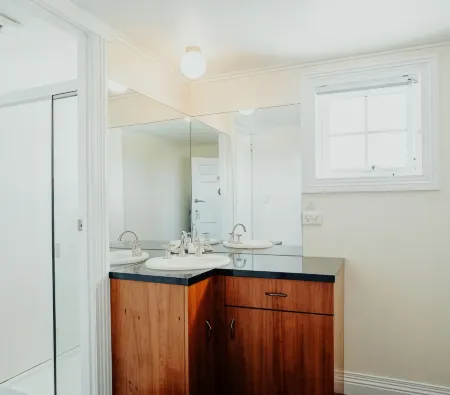 Stanley Hotel & Apartments