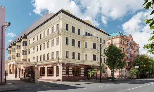 Raymond Hotel