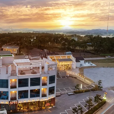 Gangneung Gyeongpodae S9 Beach Familyspa Отели рядом с достопримечательностью «Пляж Канмун»