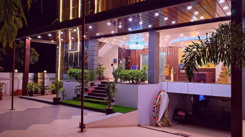 Hotel Aradhna Inn - 루프탑 수영장