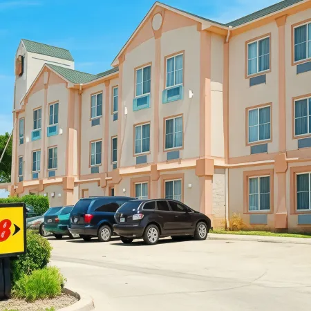 Super 8 by Wyndham Irving/DFW Apt/North