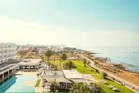 Piere Anne Beach Hotel - Private Pools