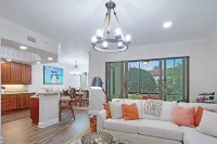 A resort property with plenty of amenities and close to downtown Naples