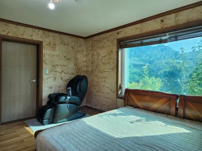 Andong Pension with Andong Garden Hotel in zona Dosanseowon Confucian School