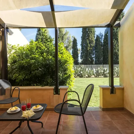 Tranquil Lantana Resort 2 Bedroom Apartments for 7 People