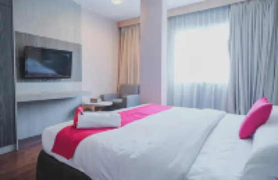 RedDoorz Plus near Gold Coast Ferry Terminal Batam