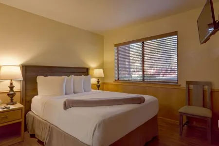 Lake/Beach Front Resort - Pool, Hot Tub, BBQ #13