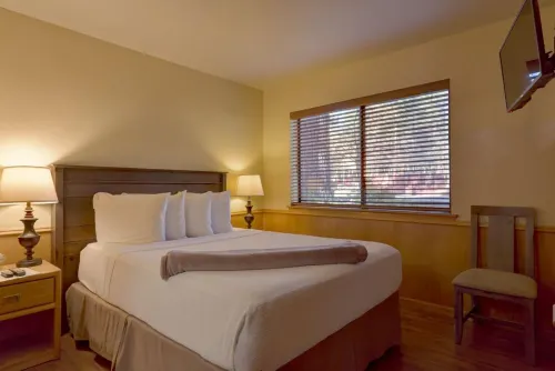 Lake/Beach Front Resort - Pool, Hot Tub, BBQ #13