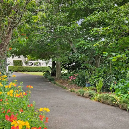 Farm House close to town Hotels in Pukekohe