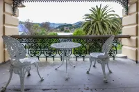 The Grand Hotel & Bar - Akaroa - parking