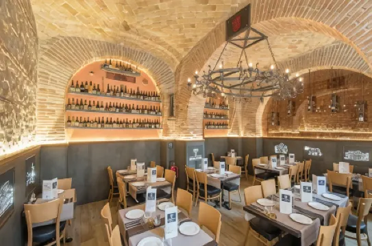 Alessandro Palace & Bar