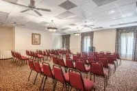 Clarion Inn & Suites Central Clearwater Beach - parking