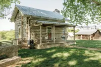Muletown Manor • Tennessee Charm • Sleeps 10 • Fish Pond • Horse • Sunset Views