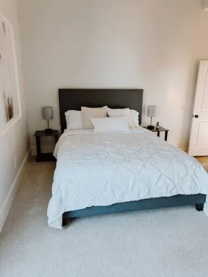 Porch & Pasture: Charming 2-bedroom house in marvelous Franklin with AC, WiFi
