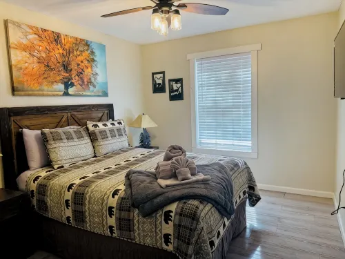 Charming 3-Bedroom Ruidoso Cabin in a Prime Location with AC & WiFi.