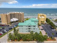 •Oceanfront Condo •3Br 3BA •Heated Pool • Easy Walk to Flagler Ave - Balcony
