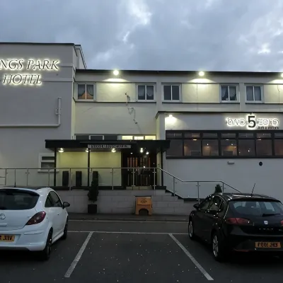 Kings Park Hotel Hotels near Tollcross Park