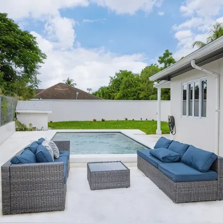 Coral Cove: Nearby Baha Mar, Pool & Patio, Gated, Beach Walkable