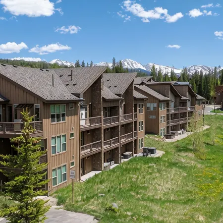 Winter Wonderland! Luxury Mountain Haven, Ski, Board, Snowshoe, Tube & Soak!