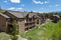 Winter Wonderland! Luxury Mountain Haven, Ski, Board, Snowshoe, Tube & Soak!