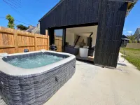 Large house with garden and Jacuzzi -close to beach center-for up to 11 people-. - Homestays