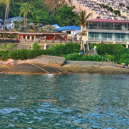 Naiharn on the Rock Resort Phuket Отели рядом с достопримечательностью «Мыс Промхтеп»