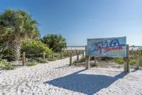 Coastal Luxury 7mi to Anna Maria Private Home
