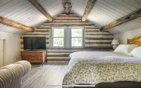Mountain View: River Flowing past Hot Tub Overlooking Horse Meadows - 2-Sterne