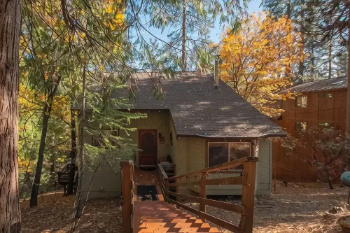Arnold Getaway with lake access