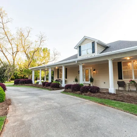 Joyce's Place at Addis Acres/spacious luxury/gorgeous water view/fire pit