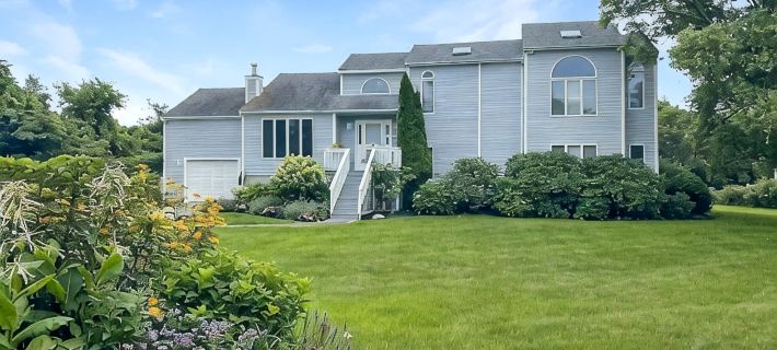 Beach Getaway - Spacious Katama Beach House Hotels in Edgartown