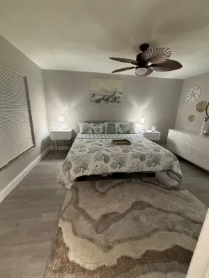 Starfish Kisses, beautiful pool home, 8 min from beach, 12 min to speed way.