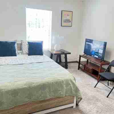 Entire cozy 2-bedroom Guest House in Atlanta Rooms