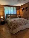 Simple Charming 2-bedroom cabin in Whittier NC, 14 miles from Cherokee
