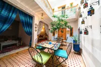 Riad Kiyanjana - Hot Springs