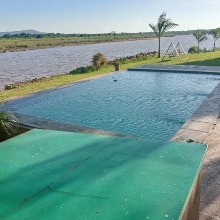 Zambezi Chalet. Game & Canoeing Safaris + Fishing.