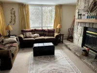 Charming 2-bedroom ski in/ski out condo on Mt. Snow with fitness, pool, WiFi