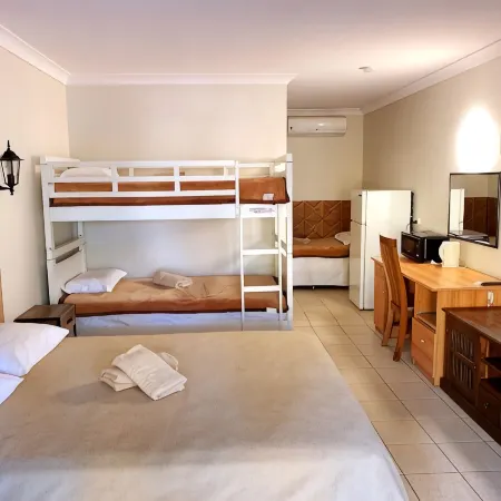 Central Jetty Motel