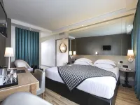 Hôbou (ex Hotel Acanthe) Hotels near الحي السادس عشر - تروكاديرو - باسي