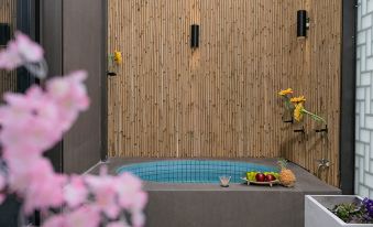 Qingyuan Crystal Butterfly Bay Swimming Lane Hot Spring Villa