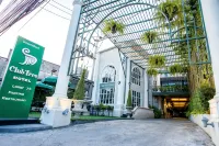 Club Tree Hotel - parking