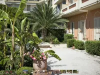 Hôtel le Provençal Các khách sạn gần Mount Boron