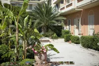 Hôtel le Provençal Hotels near Mt Boron