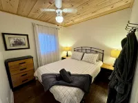 3 BR Lakefront Beach Retreat; Hot Tub, Fire Pits! Pet-friendly! - Boutique